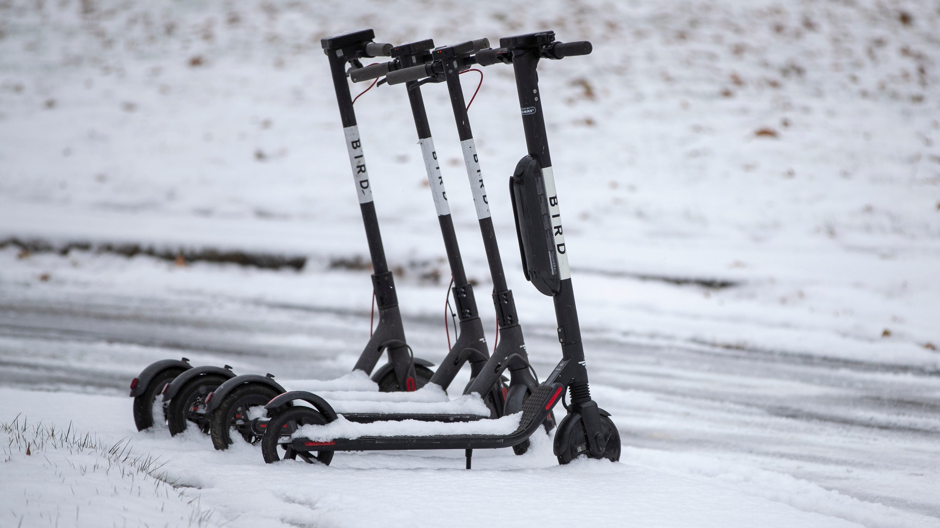 shranjevanje električnih skirojev